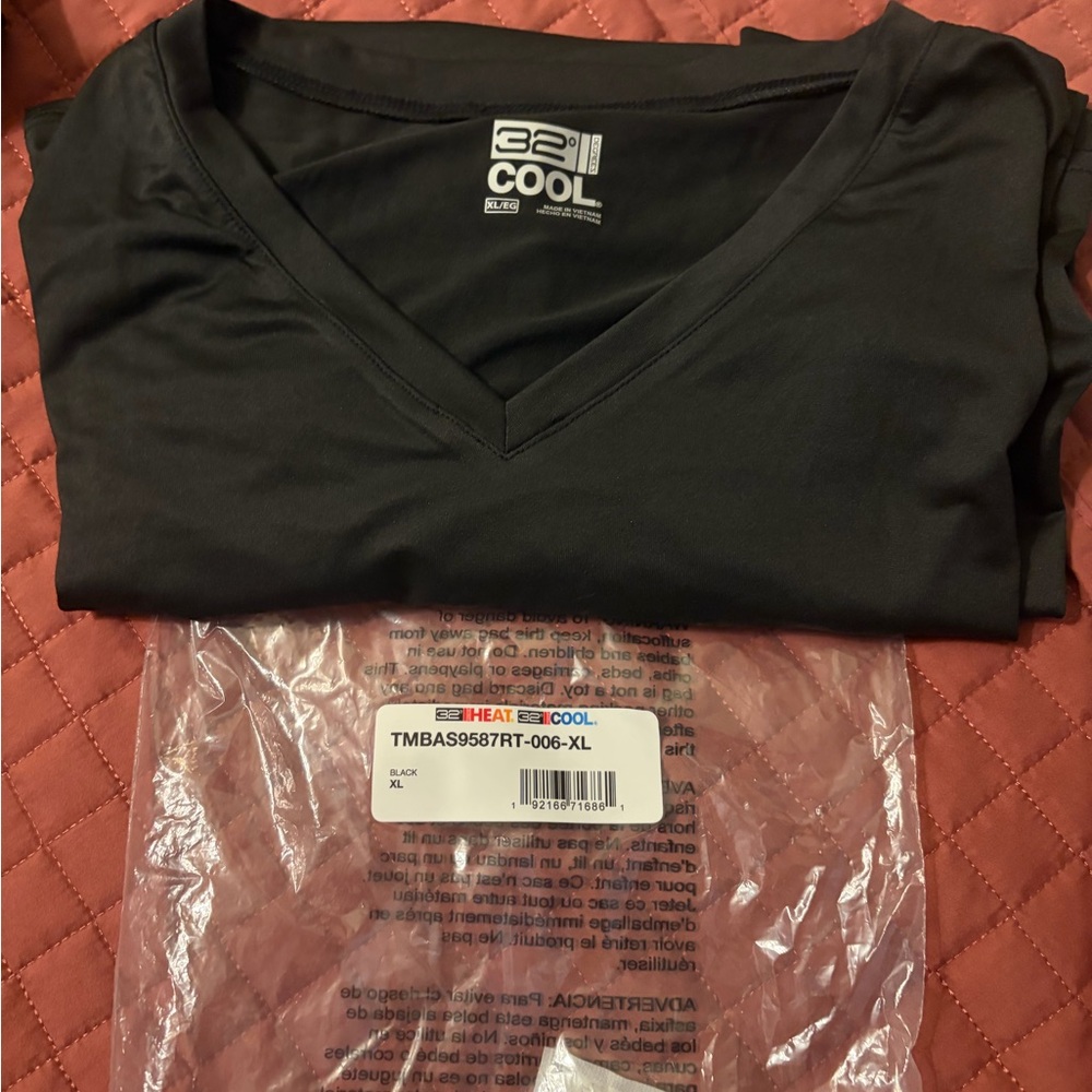 32 Degrees Black V-Neck Tee